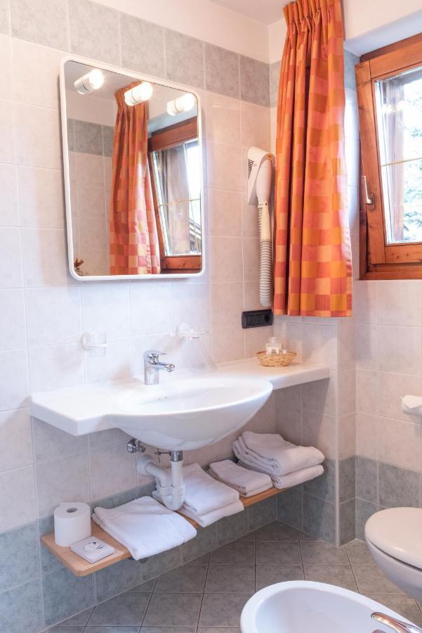 Hotel Garni Rin Da Rin Livigno Kültér fotó